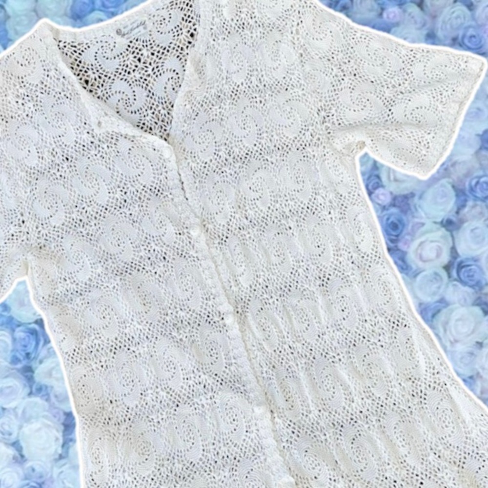 Vintage Hand Crochet Tee Short Sleeved Cardigan Style Button Down Scalloped Top